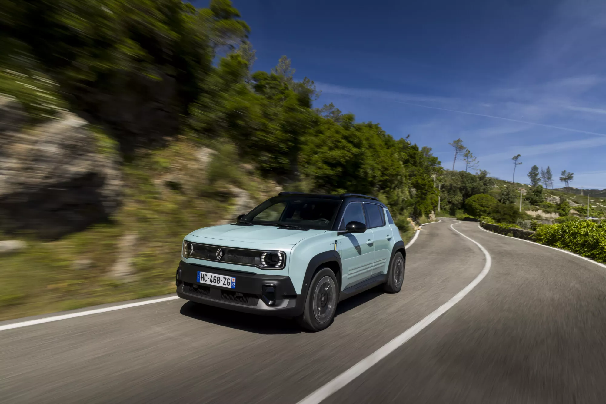 RENAULT 4 E-TECH ELECTRIC: L’ELETTRICA COMPATTA E VERSATILE
