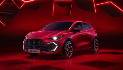 Renault Clio full hybrid E-Tech con 2.000€ di bonus sul finanziamento  da 109€*/rata mese